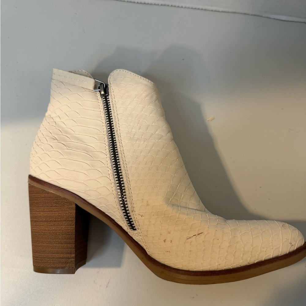 Mia White Python Ankle Booties, Size 8.5 - Picture 4 of 13